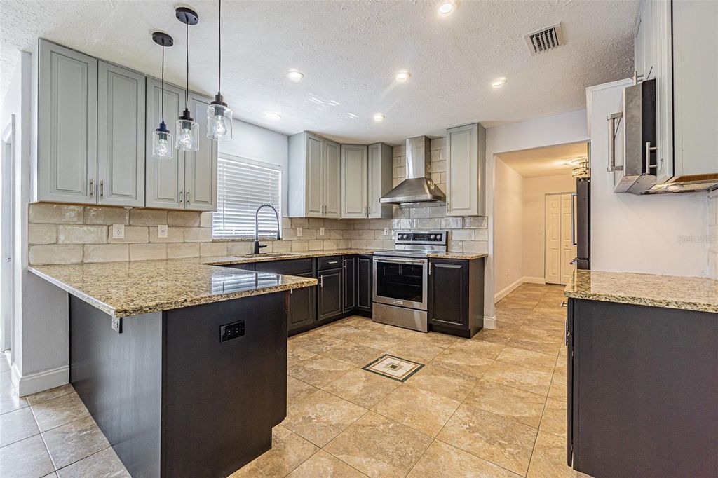 Image 2 of property listing at 3801 DURANT ROAD, Valrico, FL 33596