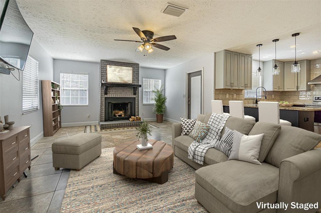 Image 3 of property listing at 3801 DURANT ROAD, Valrico, FL 33596