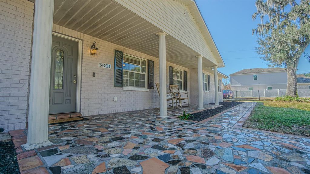 Image 28 of property listing at 3801 DURANT ROAD, Valrico, FL 33596