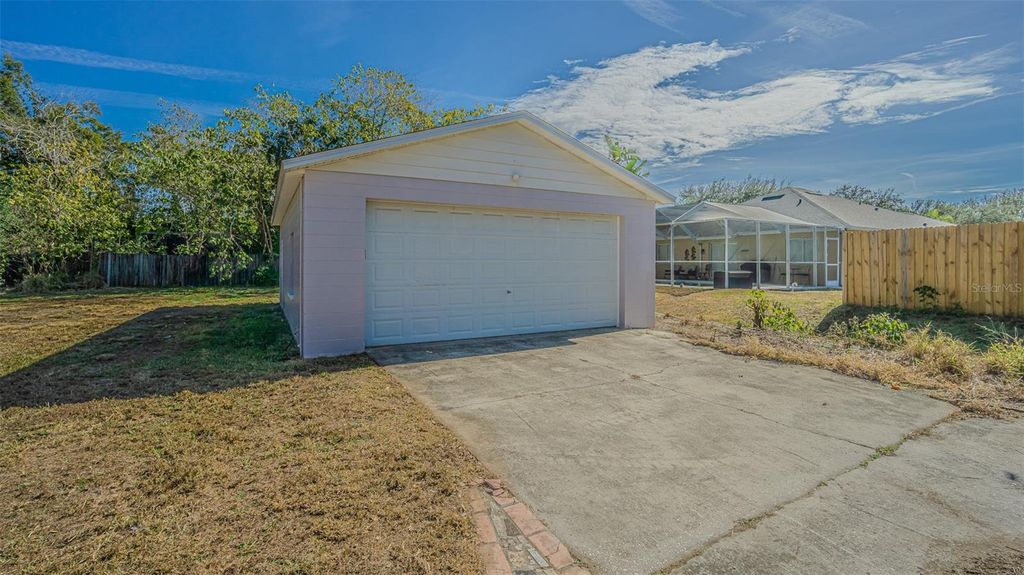 Image 33 of property listing at 3801 DURANT ROAD, Valrico, FL 33596