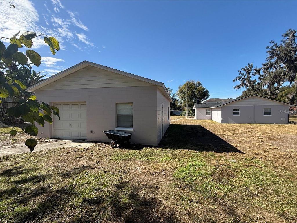 Image 34 of property listing at 3801 DURANT ROAD, Valrico, FL 33596