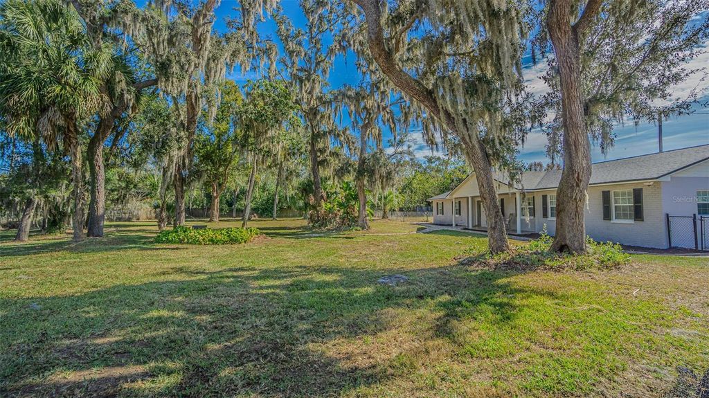 Image 35 of property listing at 3801 DURANT ROAD, Valrico, FL 33596