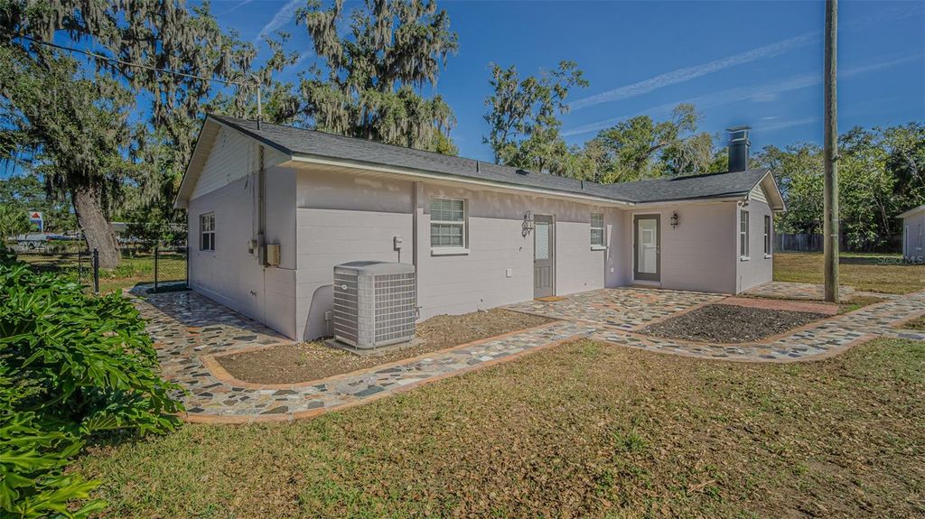 Image 37 of property listing at 3801 DURANT ROAD, Valrico, FL 33596