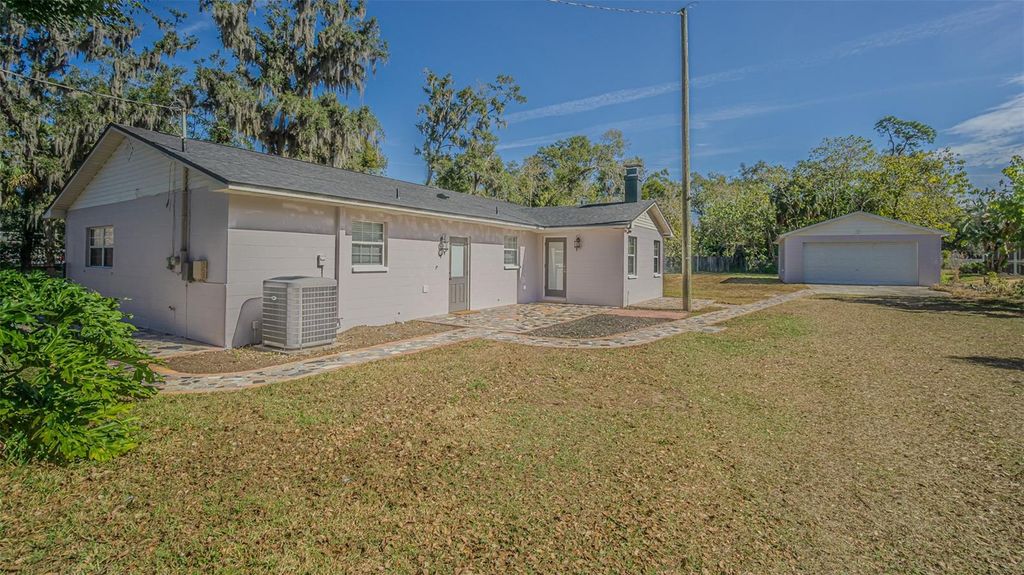 Image 38 of property listing at 3801 DURANT ROAD, Valrico, FL 33596