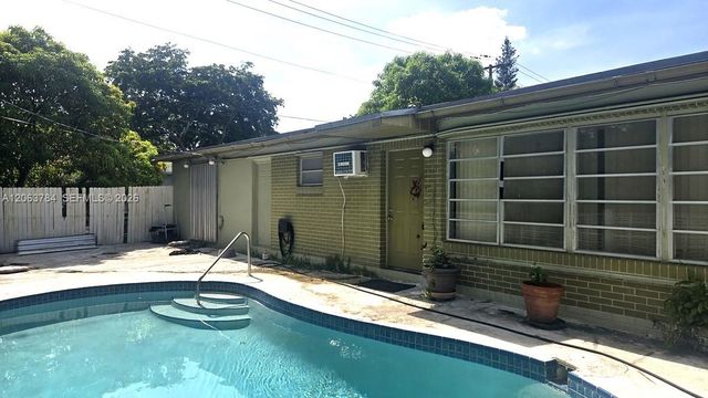 185 NE 129th St, North Miami, FL 33161