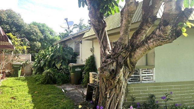 185 NE 129th St, North Miami, FL 33161