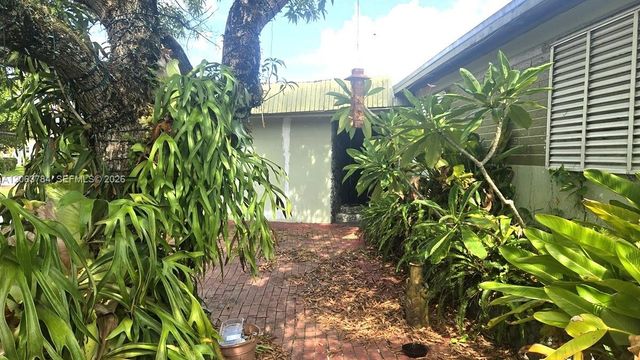 185 NE 129th St, North Miami, FL 33161