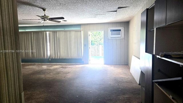 185 NE 129th St, North Miami, FL 33161