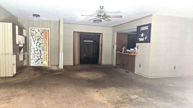 185 NE 129th St, North Miami, FL 33161