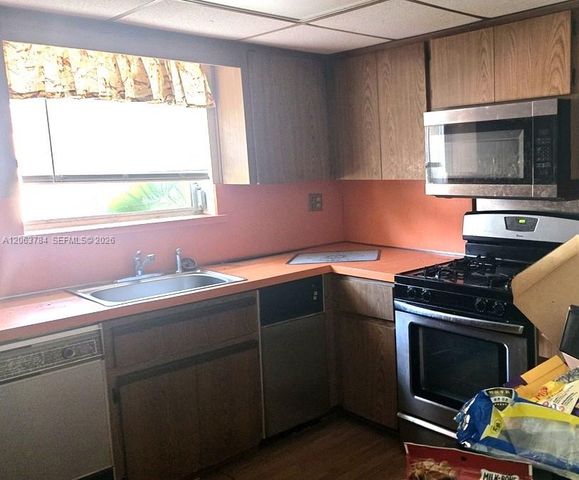 185 NE 129th St, North Miami, FL 33161