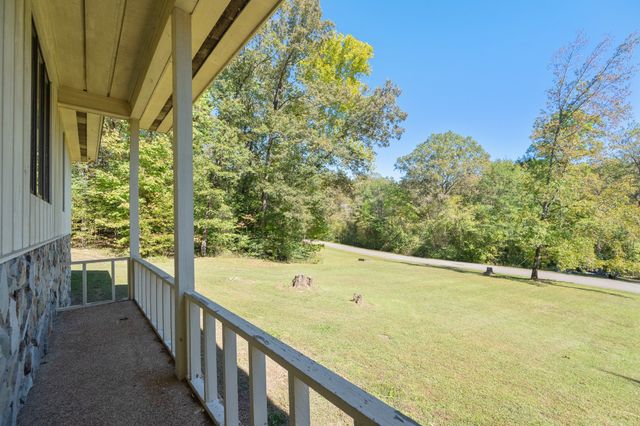 326 Dogwood Dr, Decaturville, TN 38329