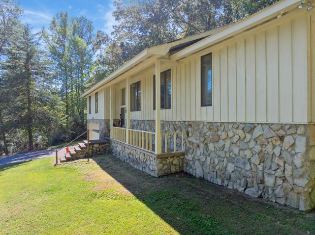 326 Dogwood Dr, Decaturville, TN 38329