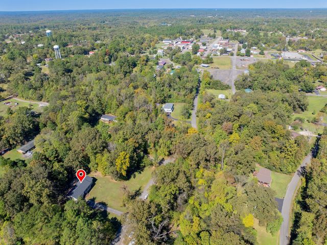 326 Dogwood Dr, Decaturville, TN 38329