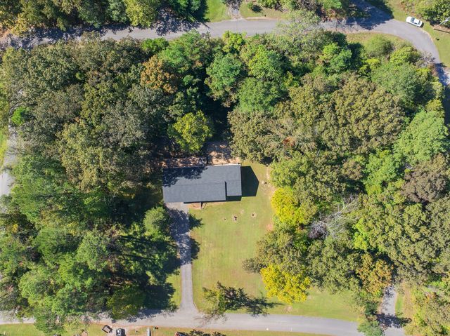 326 Dogwood Dr, Decaturville, TN 38329