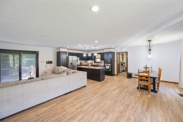 326 Dogwood Dr, Decaturville, TN 38329
