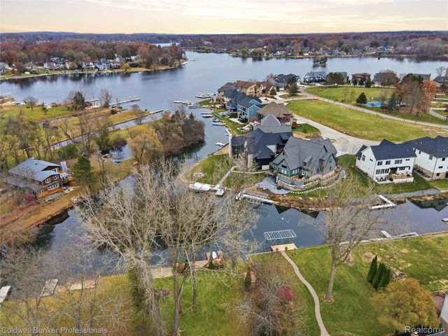 3410 Benstein Road, Commerce Charter Township, MI 48382