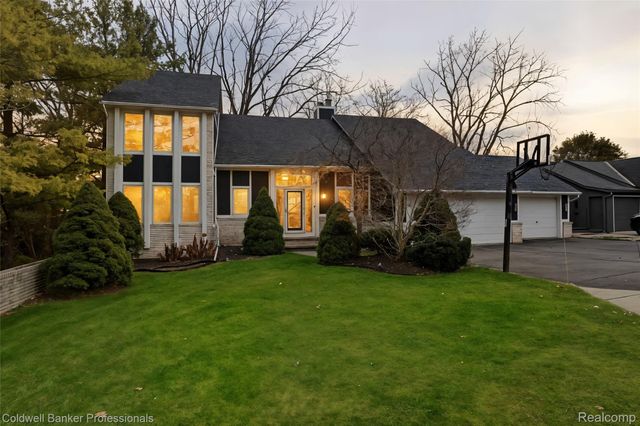 3410 Benstein Road, Commerce Charter Township, MI 48382