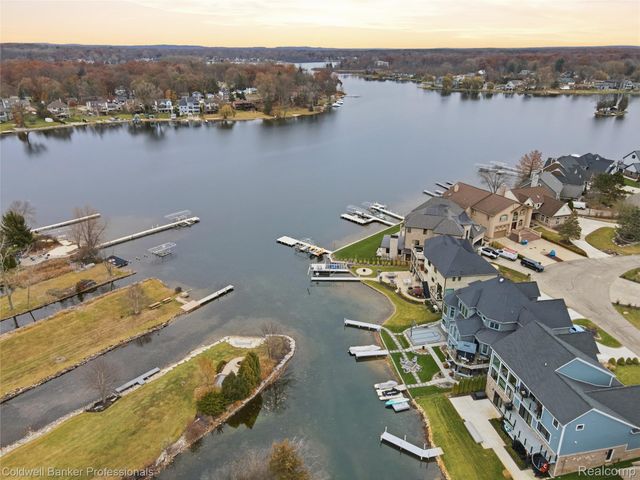 3410 Benstein Road, Commerce Charter Township, MI 48382