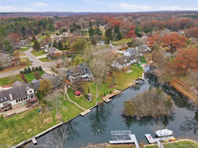 3410 Benstein Road, Commerce Charter Township, MI 48382