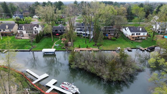 3410 Benstein Road, Commerce Charter Township, MI 48382
