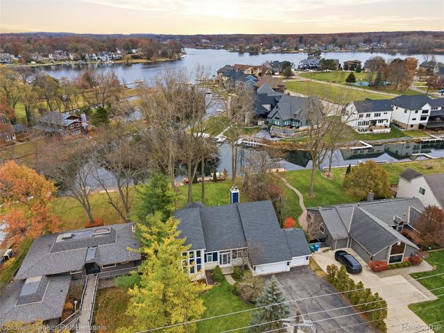 3410 Benstein Road, Commerce Charter Township, MI 48382