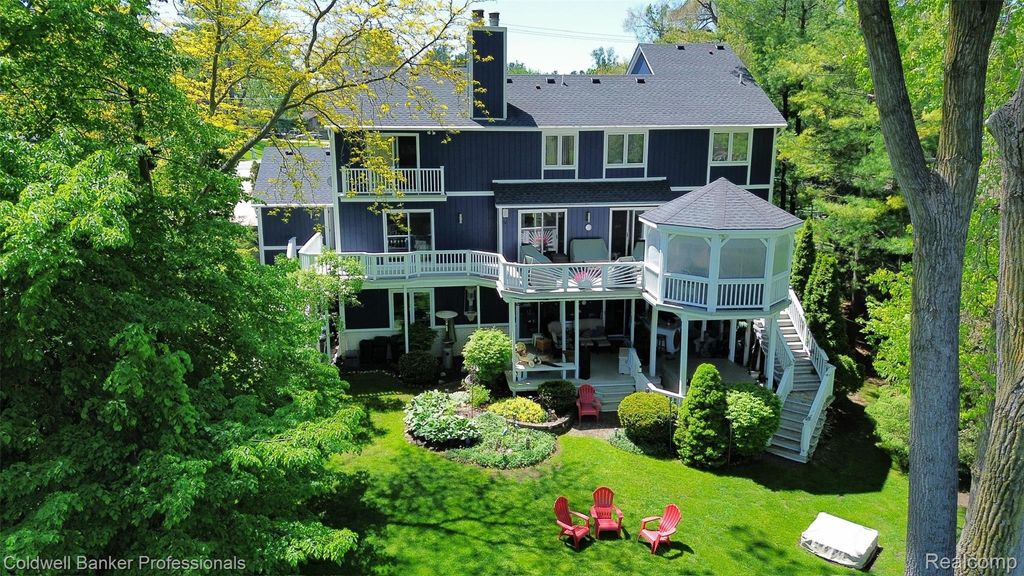 3410 Benstein Road, Commerce Charter Township, MI 48382