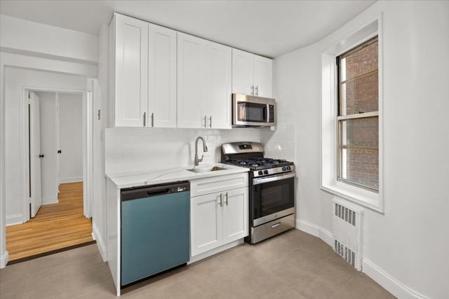 6730 Clyde St Apt 3B, New York City, NY 11375