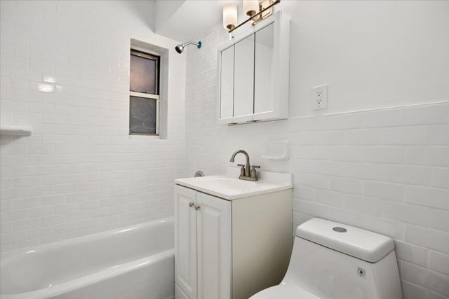 6730 Clyde St Apt 3B, New York City, NY 11375