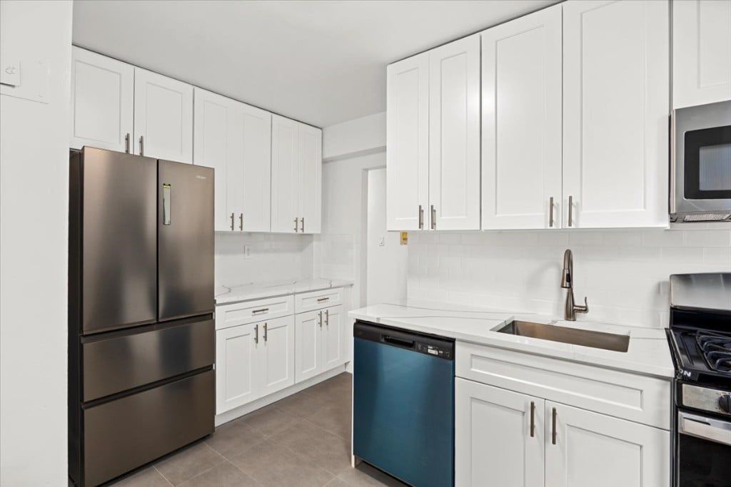 6730 Clyde St Apt 3B, New York City, NY 11375