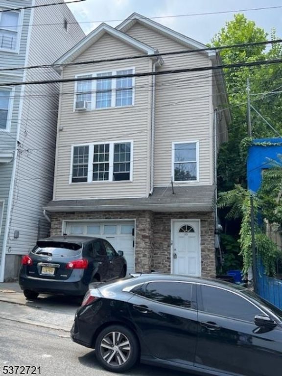 135 N 3Rd St 2, Paterson City, NJ 07522