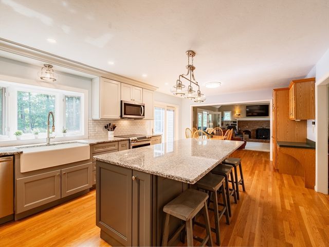 17 Gardner Rd, Duxbury, MA 02332