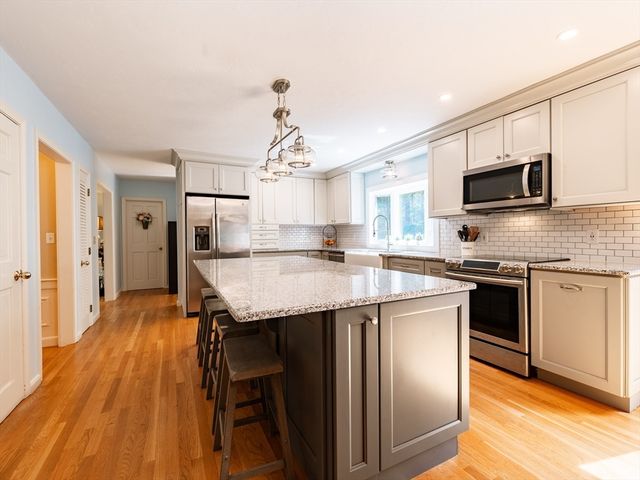 17 Gardner Rd, Duxbury, MA 02332