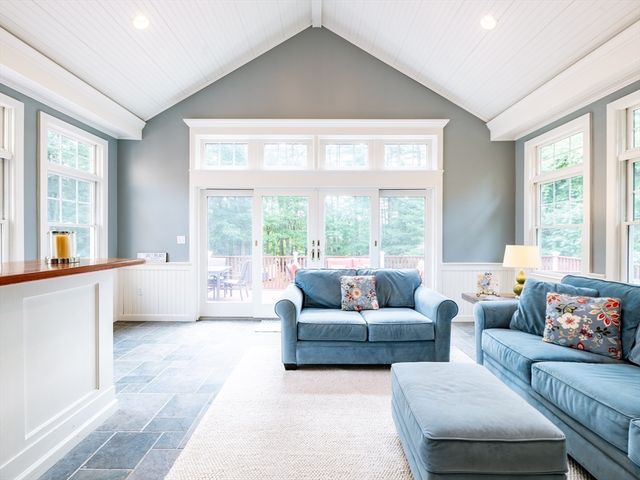 17 Gardner Rd, Duxbury, MA 02332