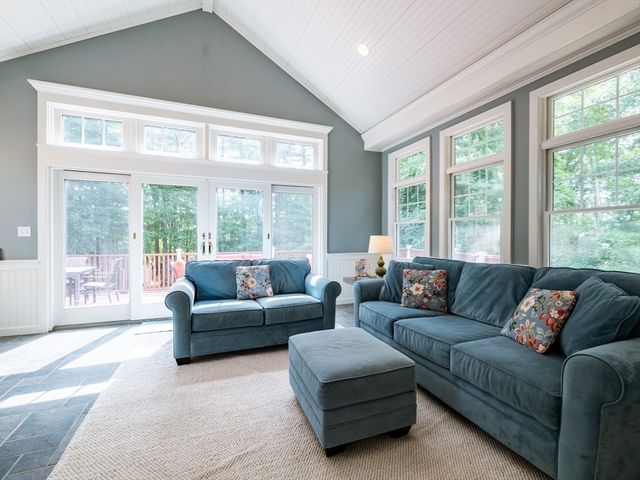 17 Gardner Rd, Duxbury, MA 02332