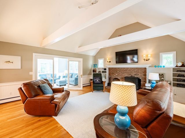17 Gardner Rd, Duxbury, MA 02332