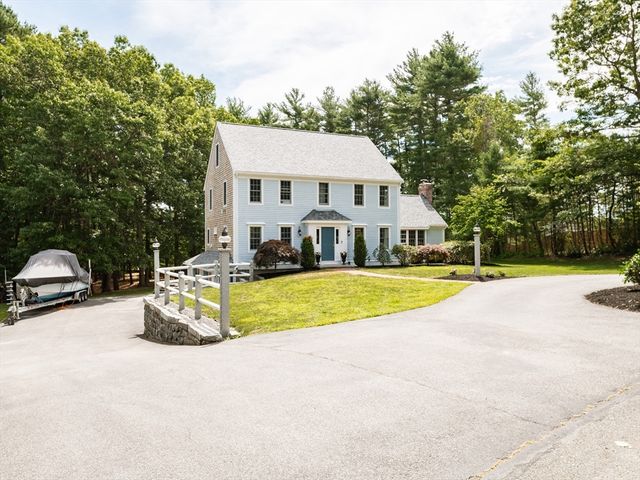 17 Gardner Rd, Duxbury, MA 02332
