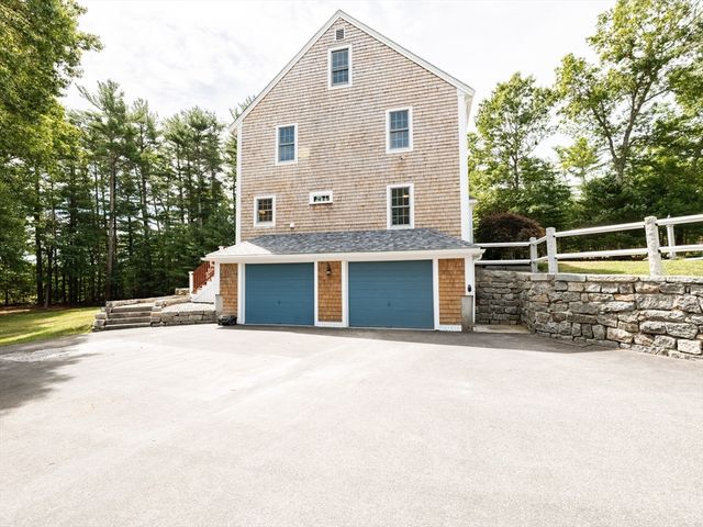 17 Gardner Rd, Duxbury, MA 02332