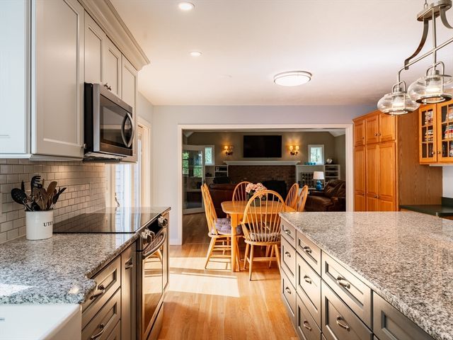 17 Gardner Rd, Duxbury, MA 02332