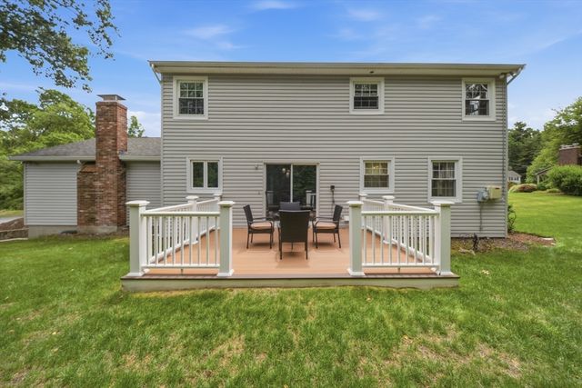 9 Sparhawk Dr, Burlington, MA 01803