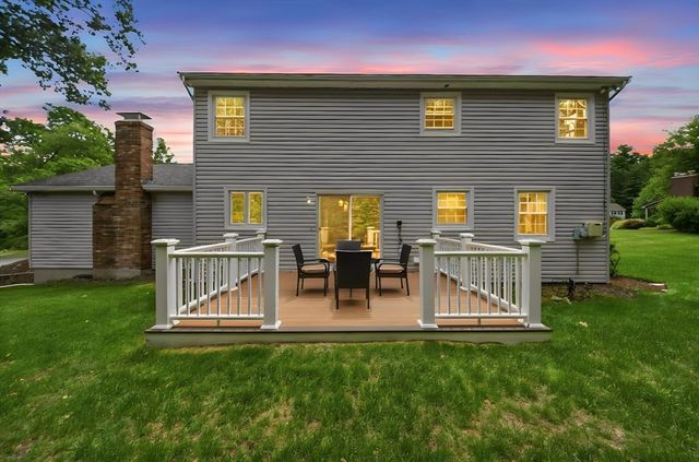 9 Sparhawk Dr, Burlington, MA 01803