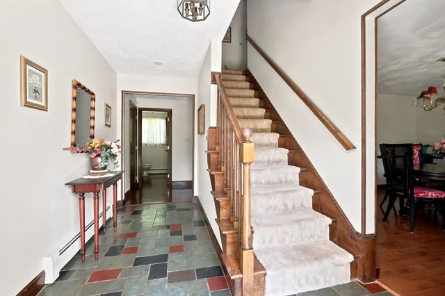 9 Sparhawk Dr, Burlington, MA 01803