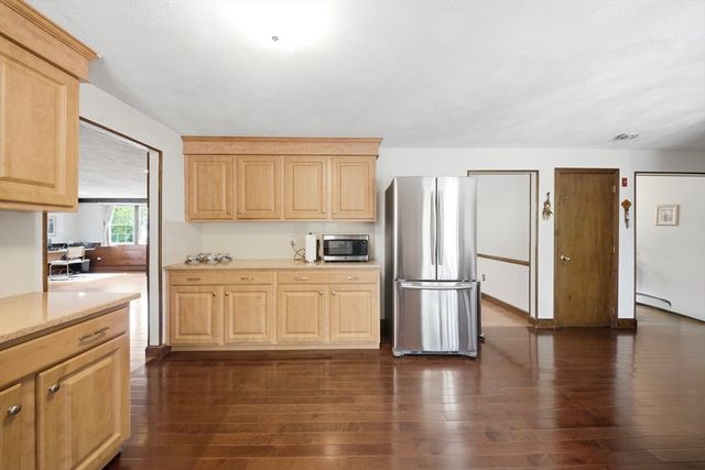 9 Sparhawk Dr, Burlington, MA 01803