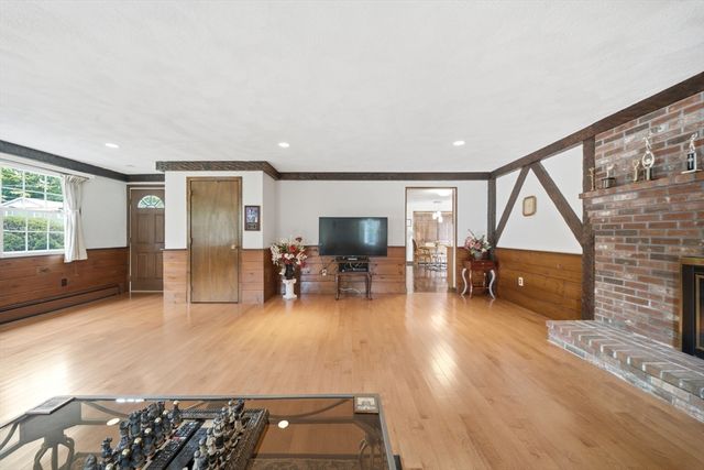 9 Sparhawk Dr, Burlington, MA 01803