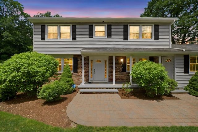9 Sparhawk Dr, Burlington, MA 01803