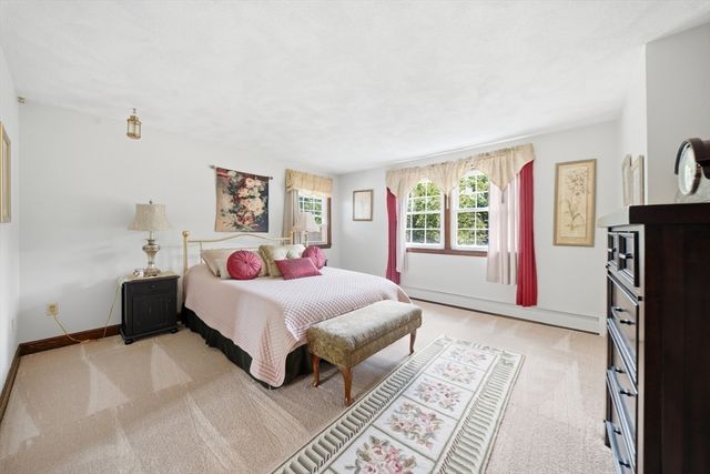9 Sparhawk Dr, Burlington, MA 01803