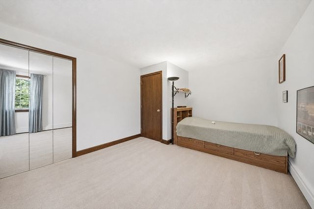9 Sparhawk Dr, Burlington, MA 01803