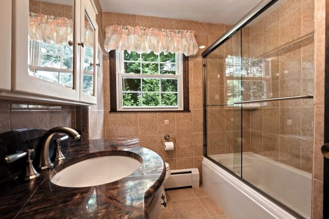 9 Sparhawk Dr, Burlington, MA 01803