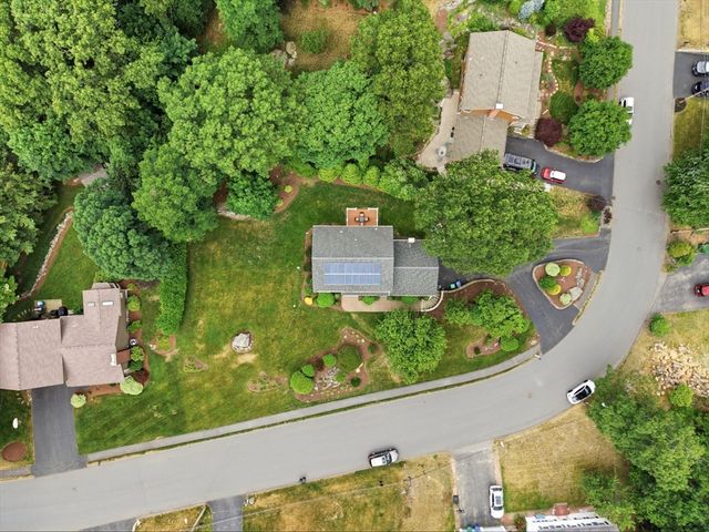 9 Sparhawk Dr, Burlington, MA 01803