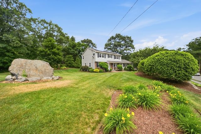 9 Sparhawk Dr, Burlington, MA 01803