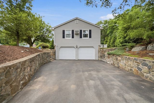 9 Sparhawk Dr, Burlington, MA 01803